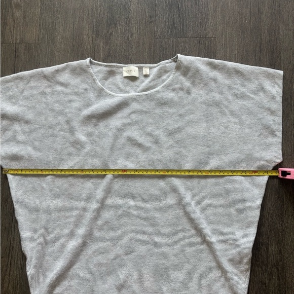 Cyrus Light Gray Short Sleeve Top - Picture 3 of 5